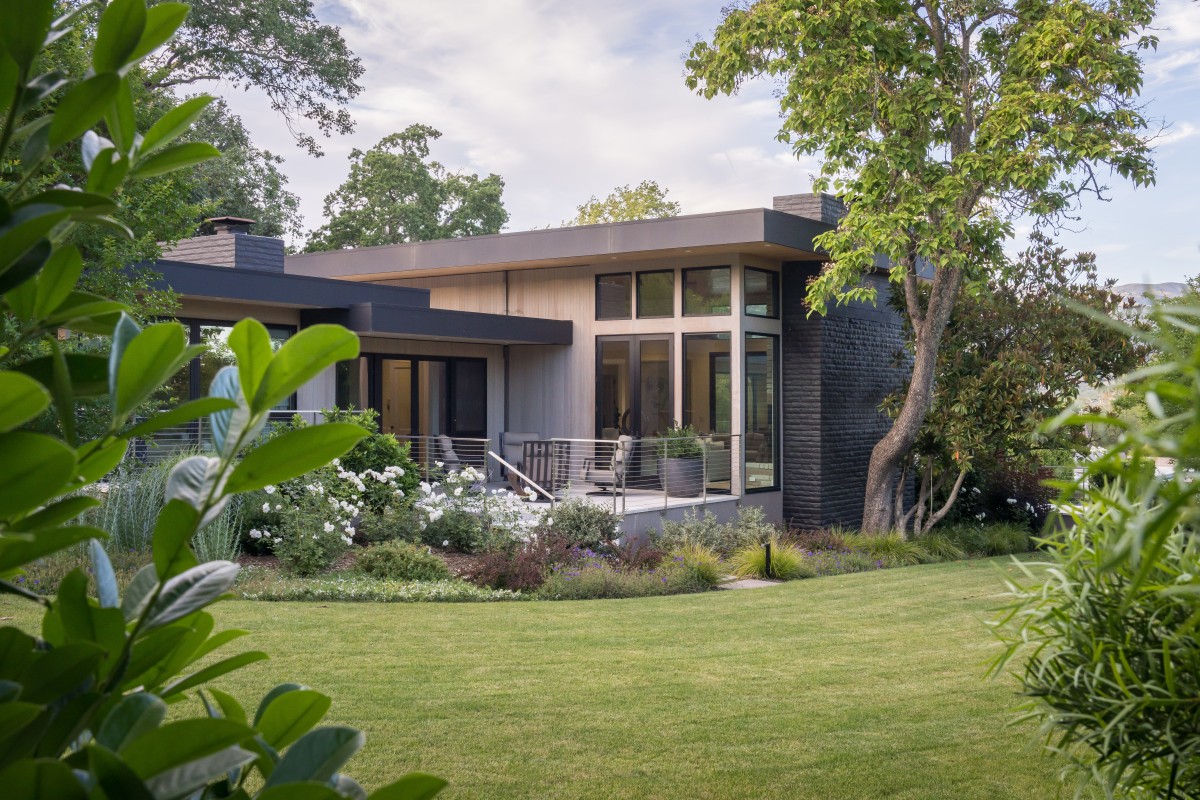 Well-maintained winery estate grounds and lush lawn landscaping by Penning Landscapes